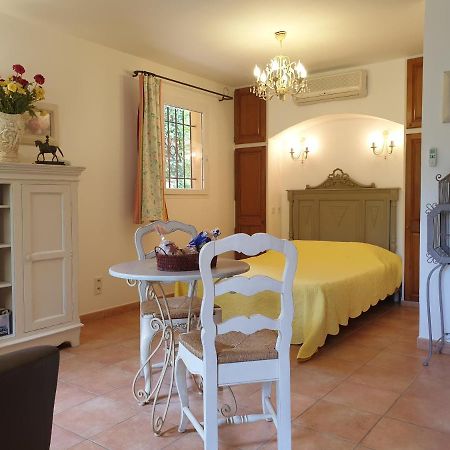 Residence A Merula Калви Екстериор снимка