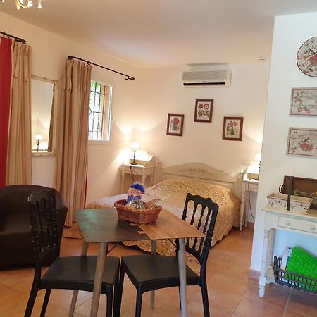 Residence A Merula Калви Екстериор снимка