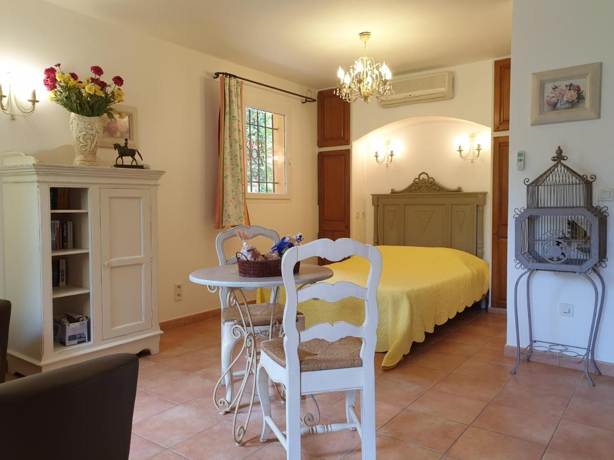 Residence A Merula Калви Екстериор снимка