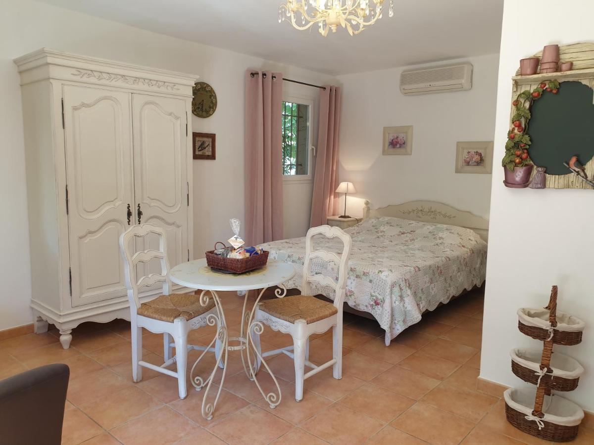 Residence A Merula Калви Екстериор снимка