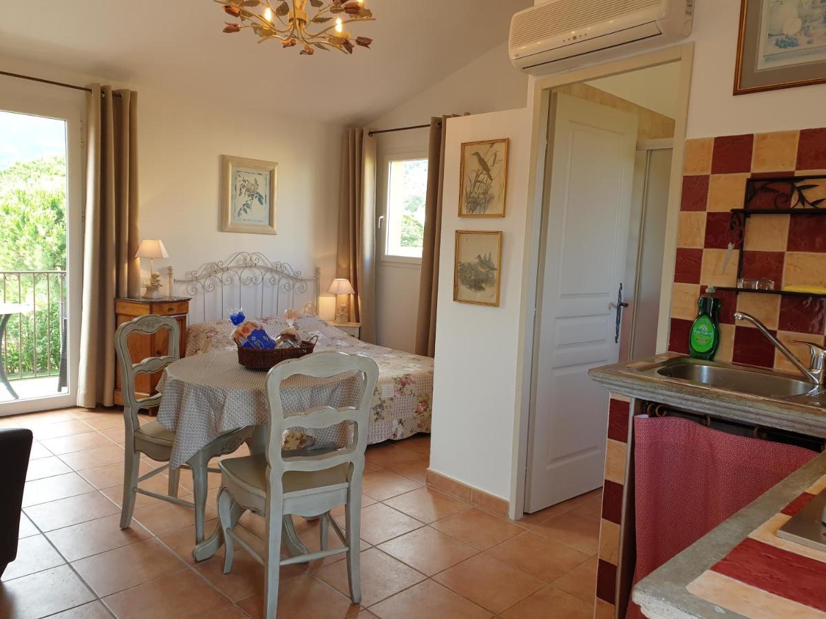 Residence A Merula Калви Екстериор снимка