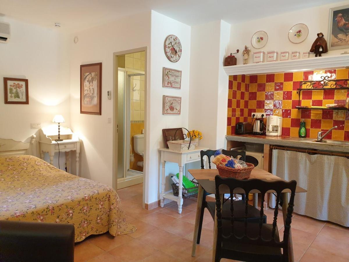 Residence A Merula Калви Екстериор снимка