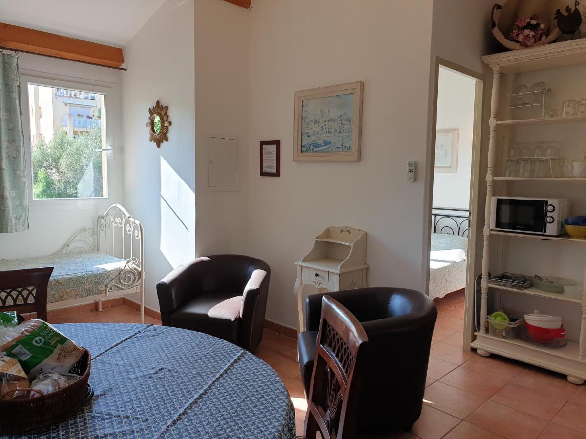 Residence A Merula Калви Екстериор снимка