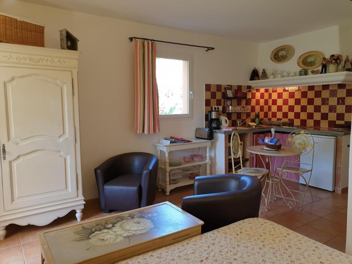 Residence A Merula Калви Екстериор снимка