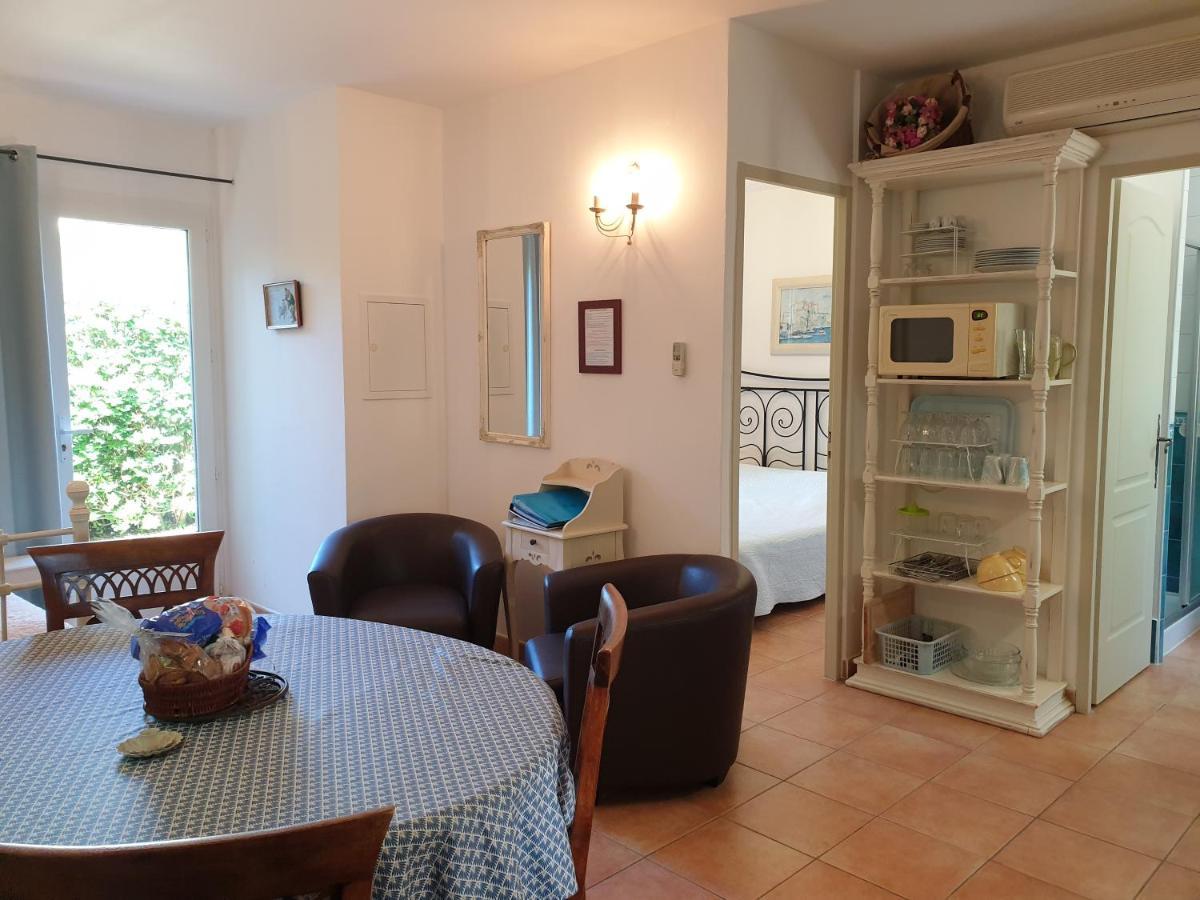 Residence A Merula Калви Екстериор снимка