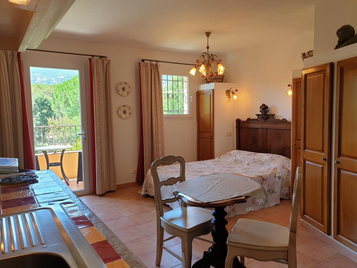 Residence A Merula Калви Екстериор снимка