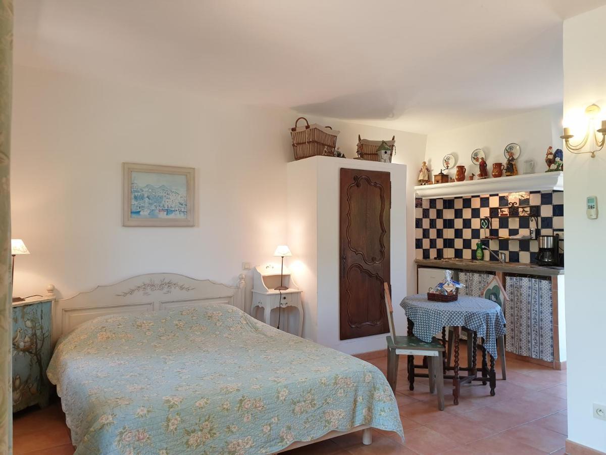 Residence A Merula Калви Екстериор снимка