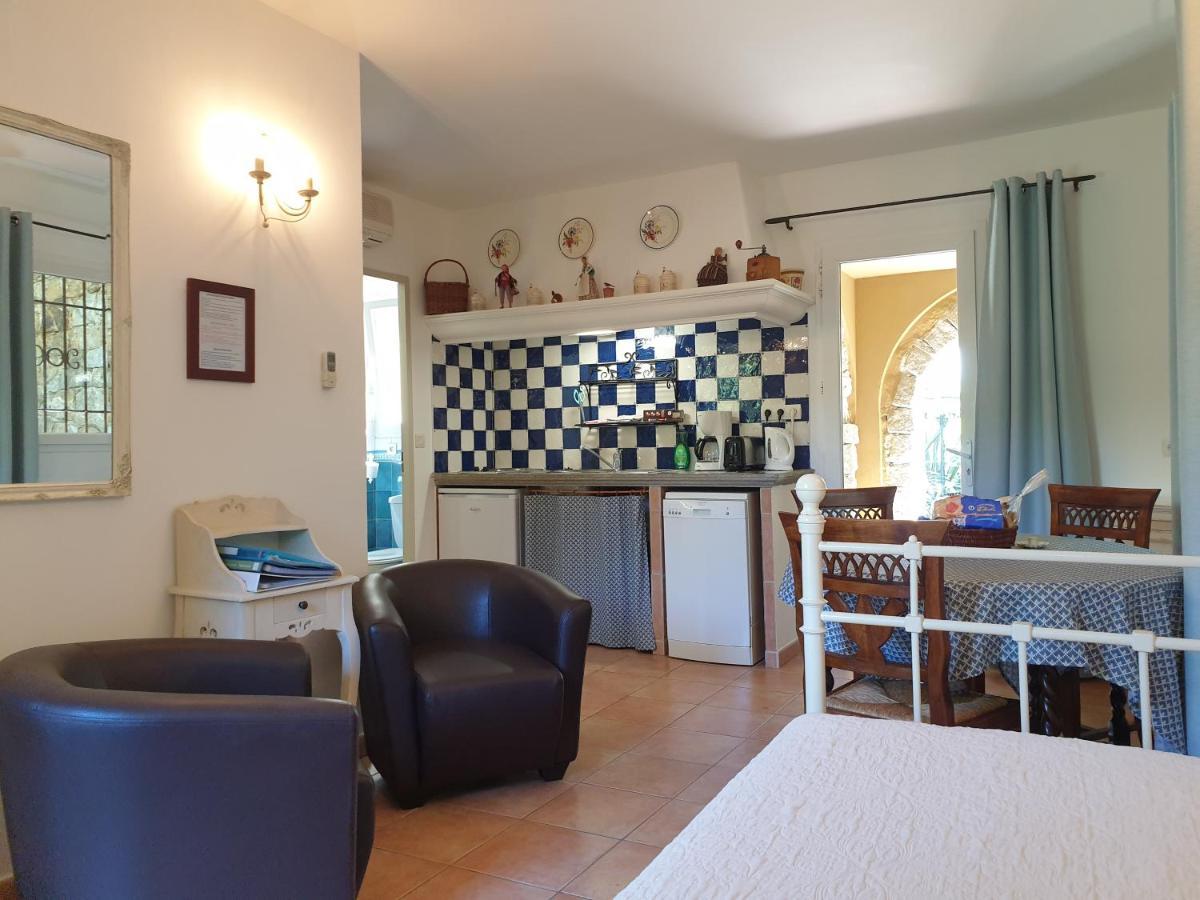 Residence A Merula Калви Екстериор снимка