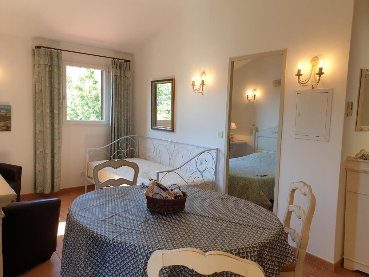 Residence A Merula Калви Екстериор снимка
