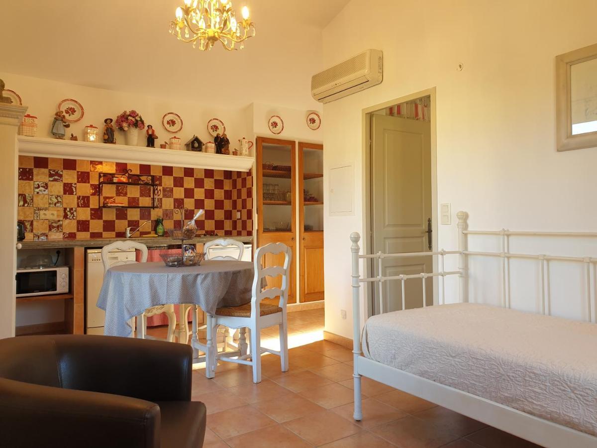 Residence A Merula Калви Екстериор снимка