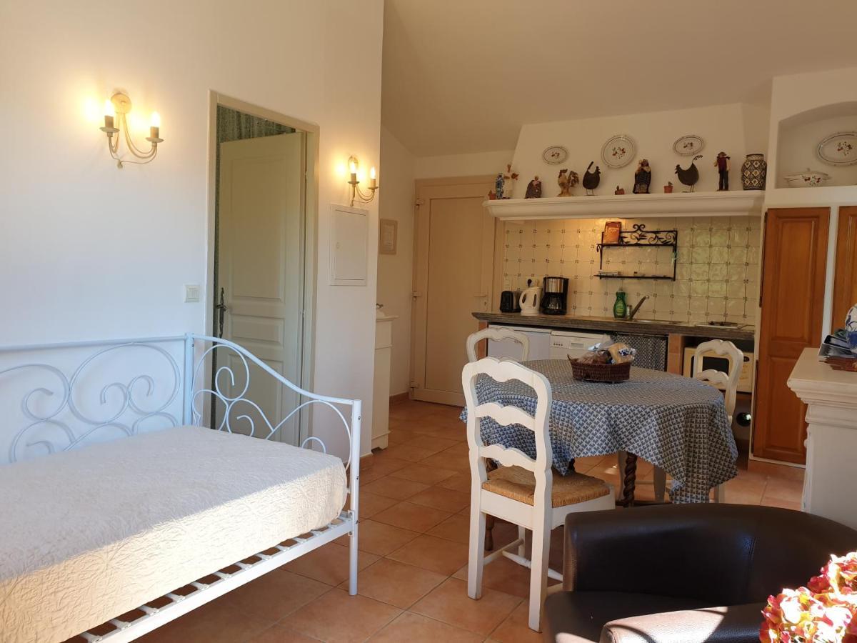 Residence A Merula Калви Екстериор снимка