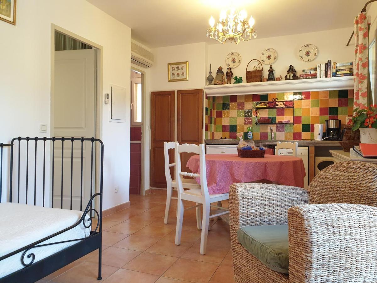 Residence A Merula Калви Екстериор снимка