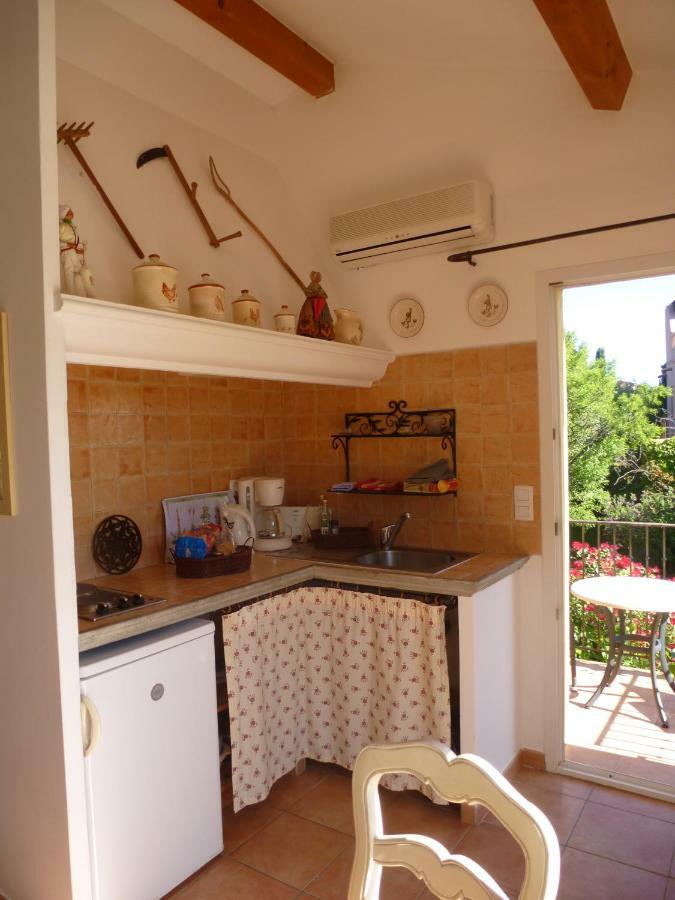 Residence A Merula Калви Екстериор снимка