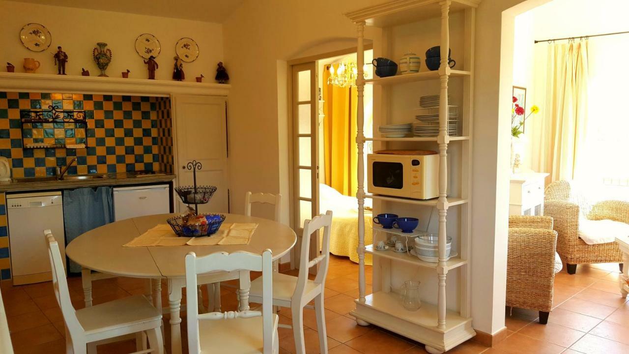 Residence A Merula Калви Екстериор снимка