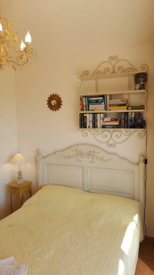 Residence A Merula Калви Екстериор снимка
