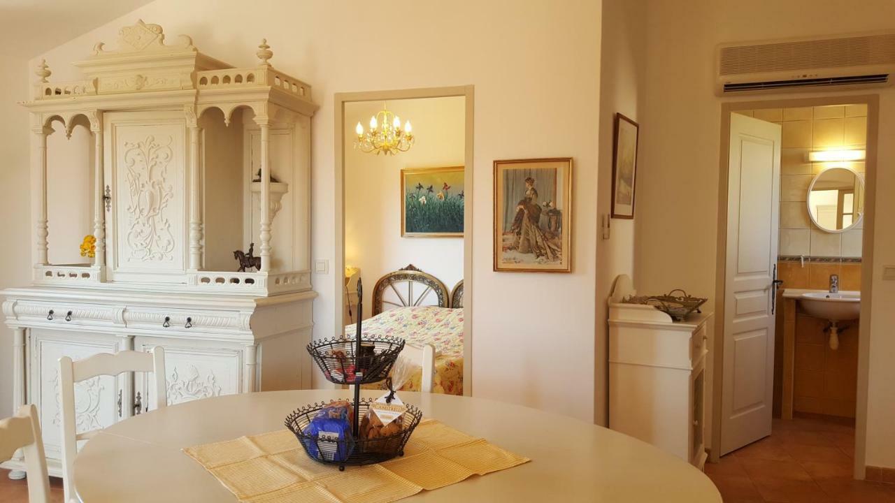 Residence A Merula Калви Екстериор снимка
